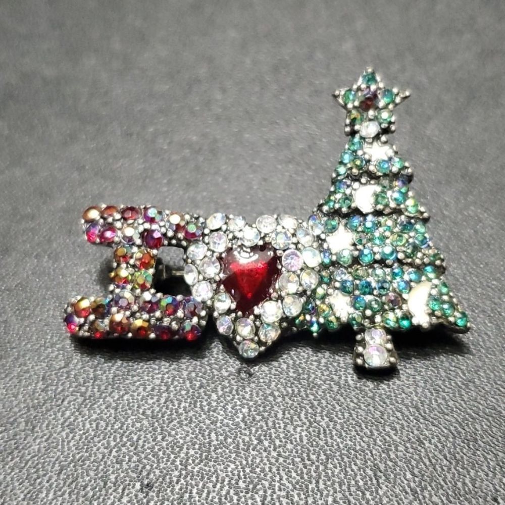 Laila Rowe I heart Christmas brooch rhinestone red green silver tone